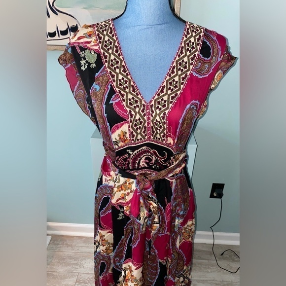 ECI New York Dress Size 6 Ties In Front or Back Colorful V-neck in EUC - Picture 2 of 8